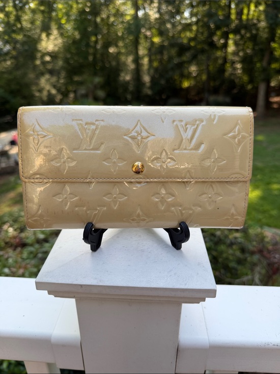 Louis Vuitton Handbags - Louis Vuitton Shiny Cream Vernis Monogram Wallet with Gold Button